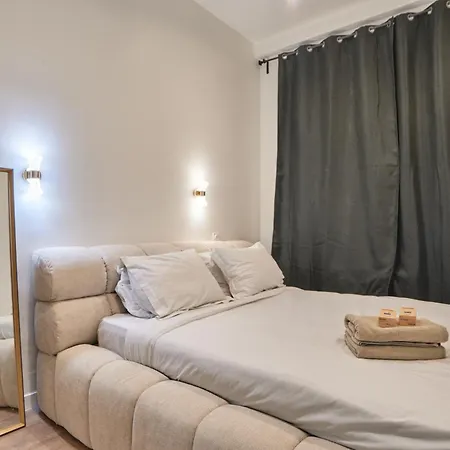 Rent A - Meslay Apartment