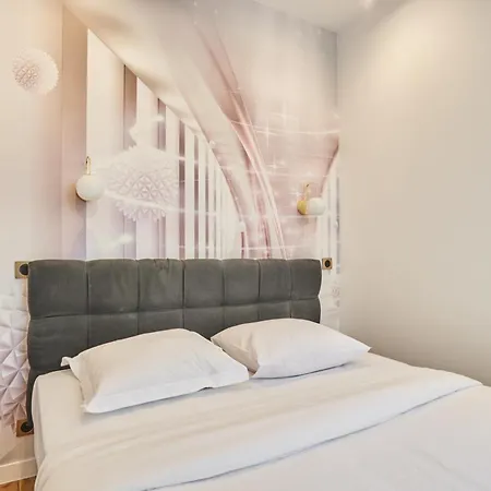 Apartment Rent A - Meslay Paris